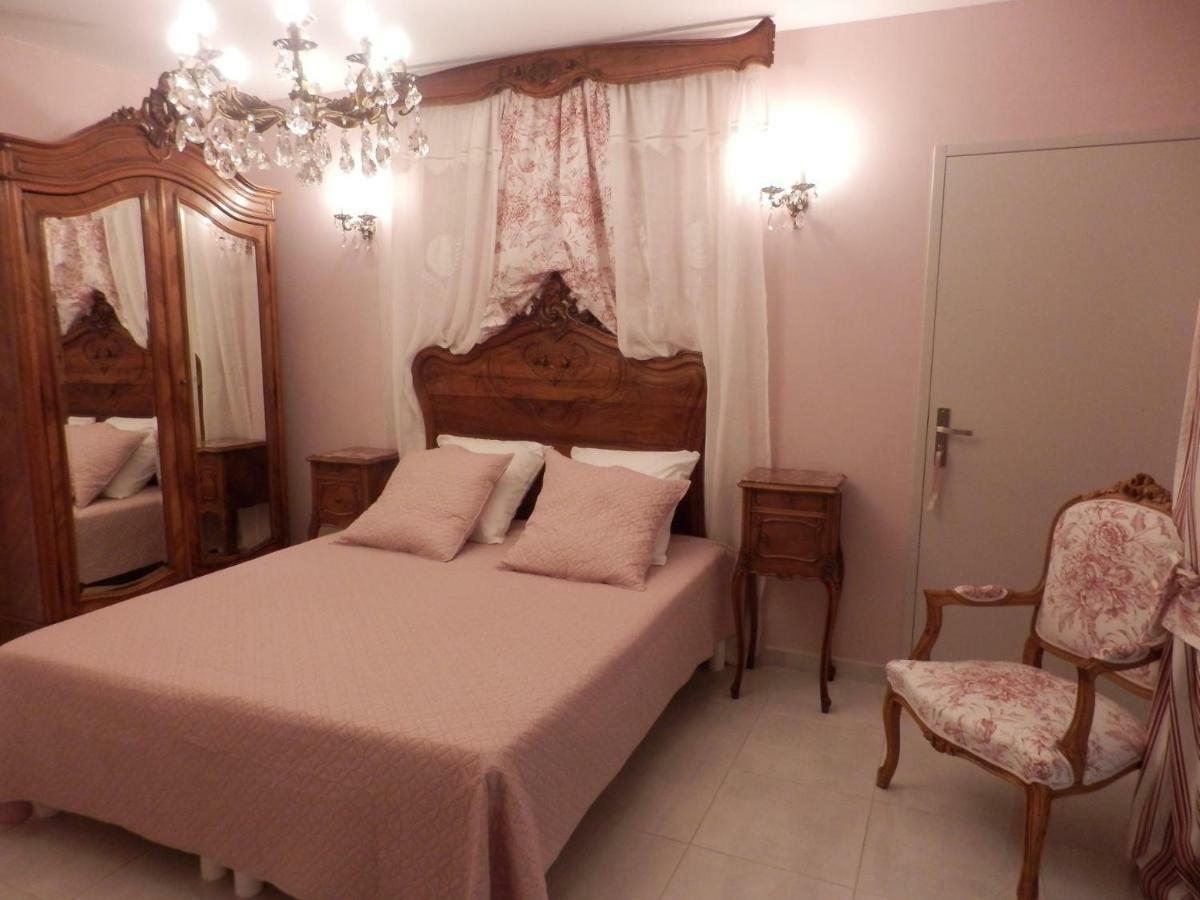 랑벡 Mas Les Vieux Chenes B&B 외부 사진