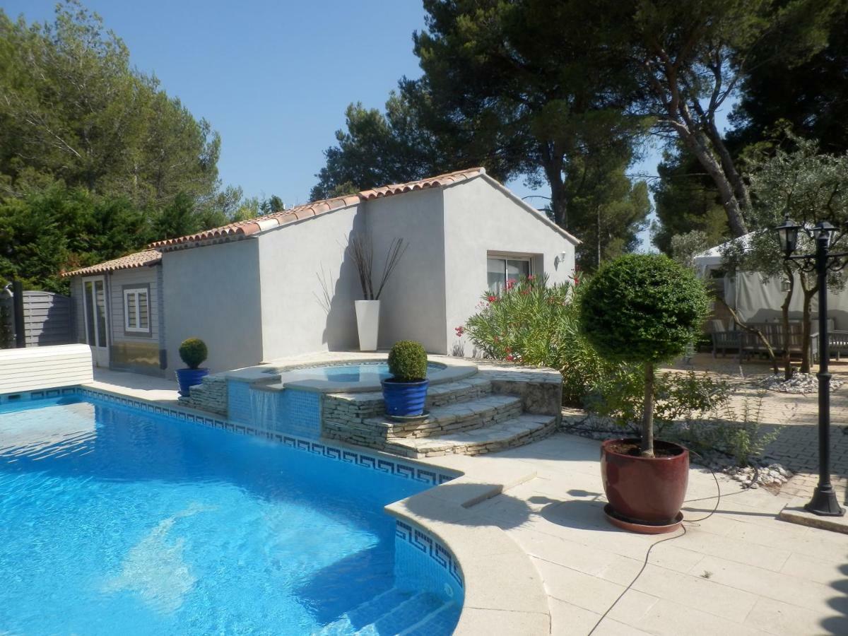 랑벡 Mas Les Vieux Chenes B&B 외부 사진